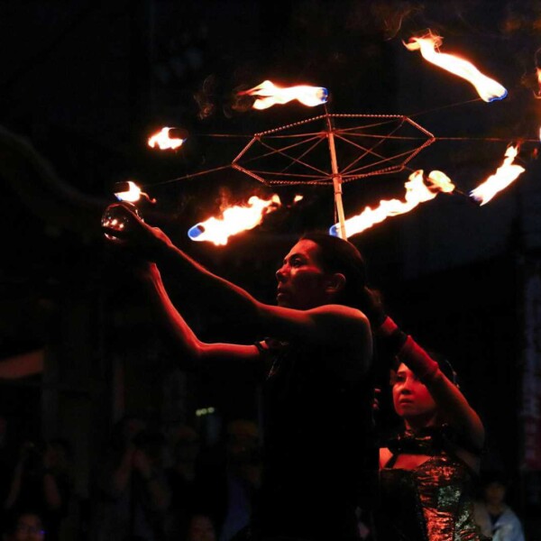大須大道町人祭でファイアー大道芸