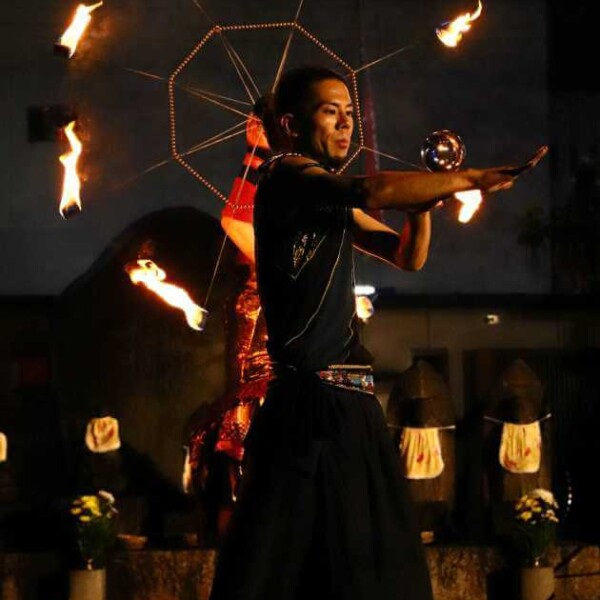大須大道町人祭でファイアー大道芸