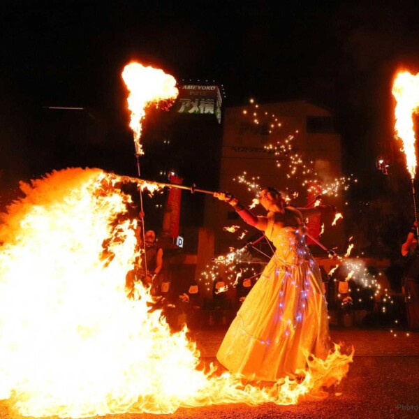 大須大道町人祭でファイアー大道芸