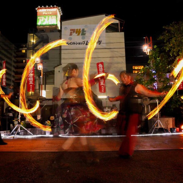 透けてますがペアポイです 大須大道町人祭でファイアー大道芸