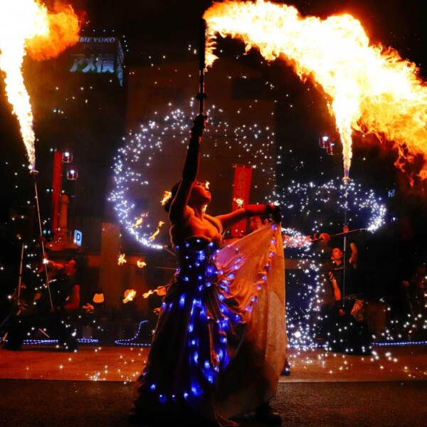 大須大道町人祭でファイアー大道芸
