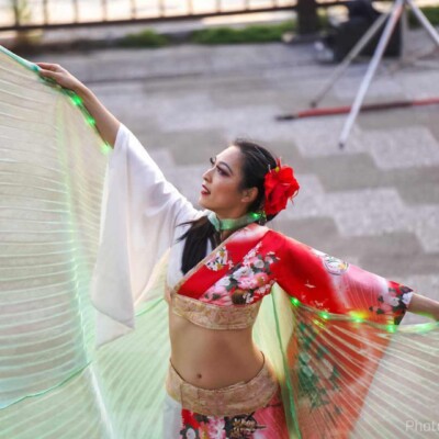 隅田川の大道芸フェスティバルでベリーダンス