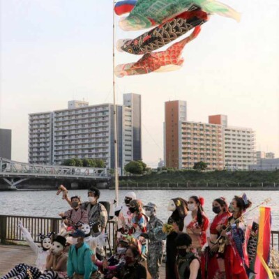 隅田川の大道芸フェスティバルでファイアーパフォーマンス