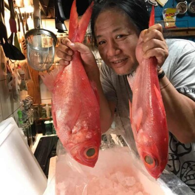 八丈島から金目鯛が送られてきました。イベント後2週間たって感染者ゼロの報告も来たので、お祝いと打ち上げをします。 八丈島から送られてきた金目鯛