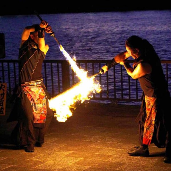 隅田川で大道芸